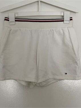 Tommy Hilfiger Women’s pull-on Swithshort  White Size S/P NWOT  NEW